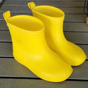 Yellow kids rain boots size 11.5/12 Little kid